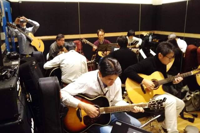 名古屋駅の近くでギターの練習