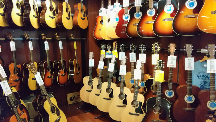 楽器店 アコースティックギター