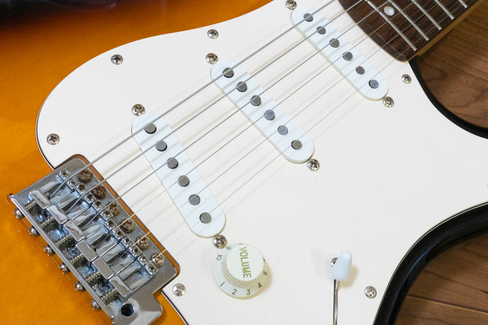 ギター教室のエレキギターを修理