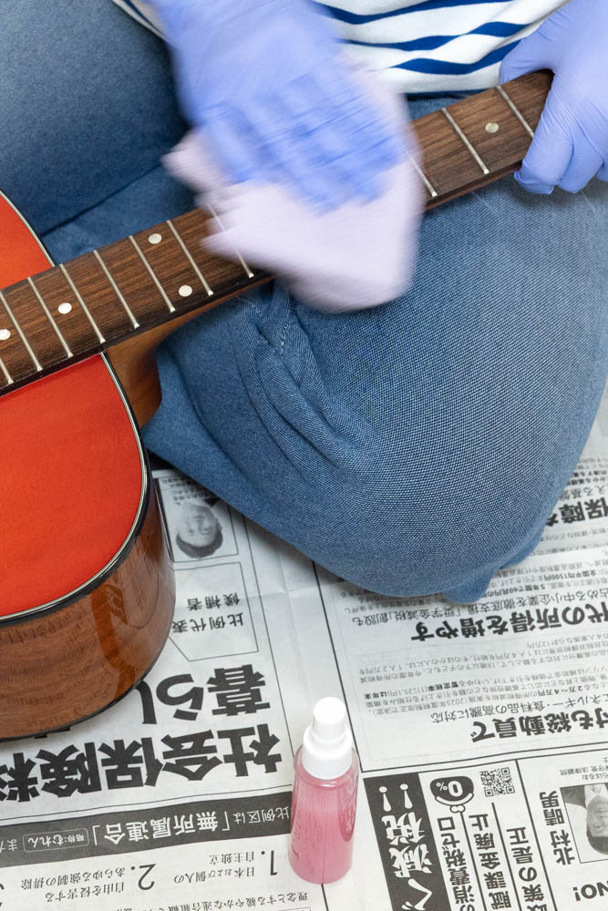 アコースティックギターを掃除