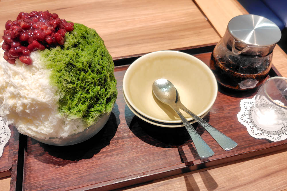 かき氷とお茶
