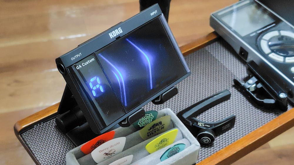 100均グッズをギターチューナーのスタンドに