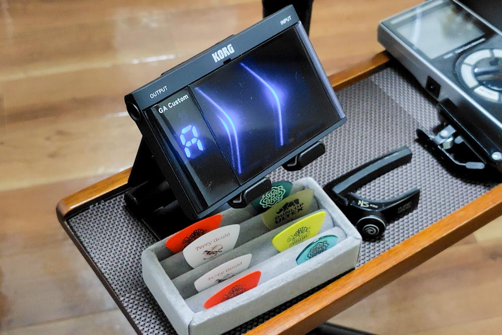 100均グッズでギターチューナーのスタンド